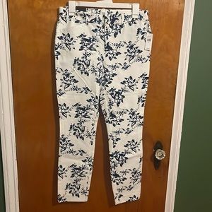 White floral print pants